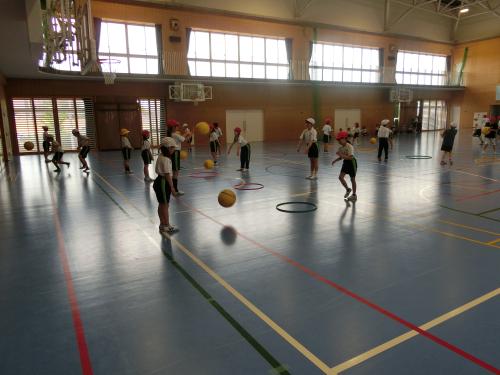 3学年 体育 ボール運動 相手のことを考えて…
