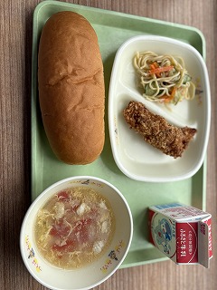 ひとつひとつ殻を割っている卵