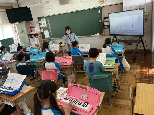 音楽 歌も鍵盤ハーモニカも上手になってきました!