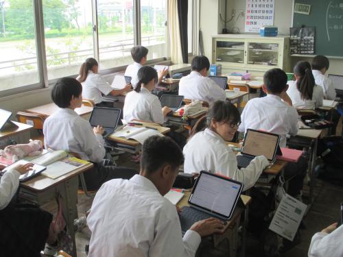 授業も真剣! 2年生