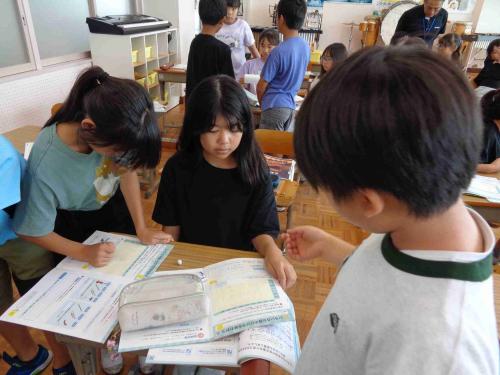 重なり合う音色を楽しんで 〜5年生・音楽〜