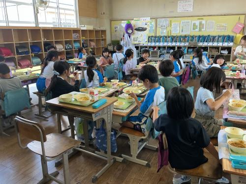 給食