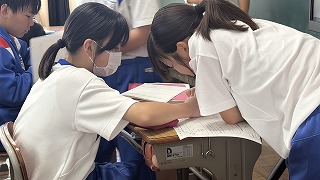 教室に生まれた小さなドラマ 仲間とAIが支えた「分からない」の瞬間