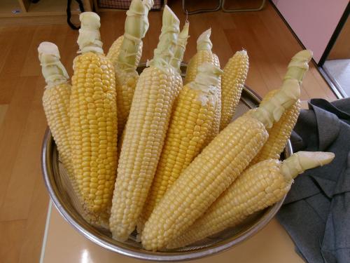 とうもろこしの皮むき🌽