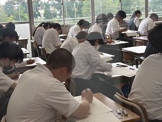 英語科主任「余裕もって教室回れる」 一斉放送から各教室での再生方式へ