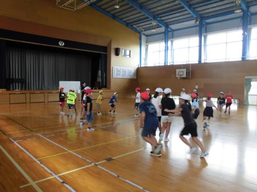 3.4年生体育「からだほぐしの運動」