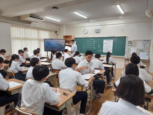 一学期の期末テスト(1日目)