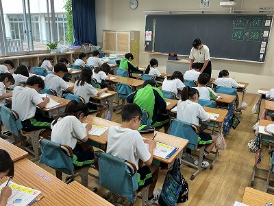 朝のモジュール学習の風景