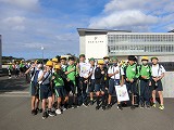 あいさつの輪が広がる爽やかな朝