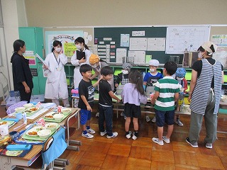 9月29日 給食訪問(1年)