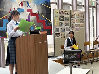 緊張した面持ちで 始業式の練習