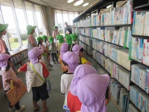 10月21日 図書館見学📖(年長組)