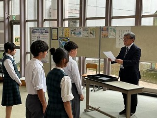 学級目標の実現目指して ~学級委員認証式~